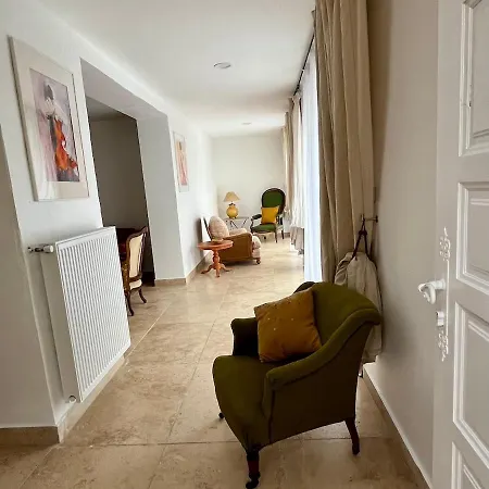 Apartment Symphonie Meuble *